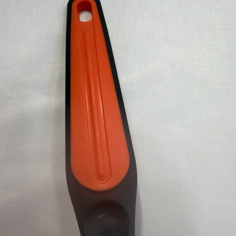 Tupperware Utensil Chef Series Soup Ladle,‎ Scoop, Black, NEW